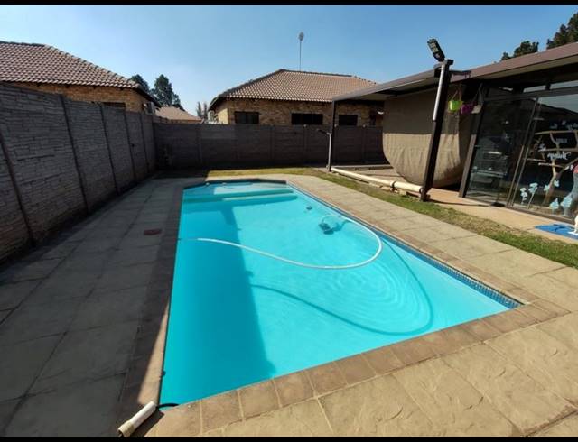 3 BEDROOM TOWNHOUSE FOR SALE IN KOOKRUS